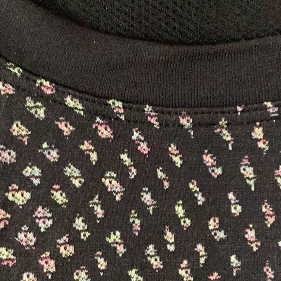 Swiftly Tech Long Sleeve 2.0 RARE Grid Warp Black / Neon Multi 12
Length is 27” - Picture 2 of 4